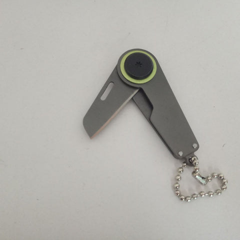 Outdoor portable defense gadget, folding knife, portable keychain knife