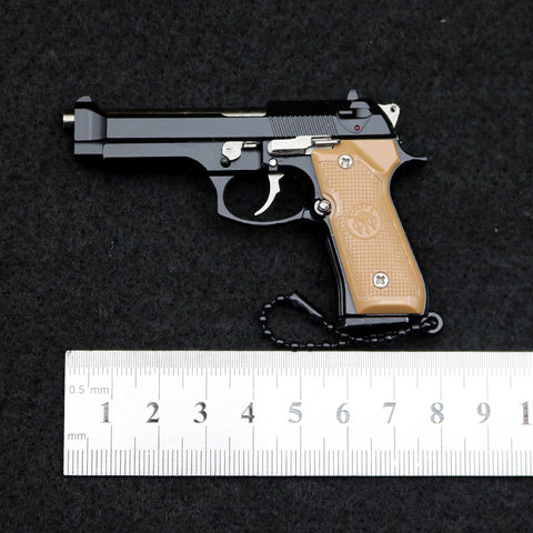 1:3 gun model ordinary disassembly M92F Beretta gun model keychain foreign trade on-hook cannot be fired