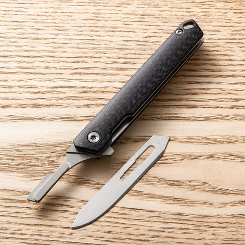 The manufacturer supplies carbon fiber unpacking knife, portable cutting rope, engraving knife, mini multi-functional folding scalpel art