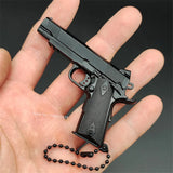 Exklusive Verkäufe 1:3 Pistole Miniatur Modell Legierung Keychain Geschenk Rucksack Anhänger Dekoration Geschenk Spielzeug