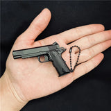 Exklusive Verkäufe 1:3 Pistole Miniatur Modell Legierung Keychain Geschenk Rucksack Anhänger Dekoration Geschenk Spielzeug