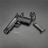 1:3   Pistole Miniatur Modell Legierung Keychain Geschenk Rucksack Anhänger Dekoration Geschenk Spielzeug Junge Lieblings