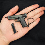 Exklusive Verkäufe 1:3 Pistole Miniatur Modell Legierung Keychain Geschenk Rucksack Anhänger Dekoration Geschenk Spielzeug