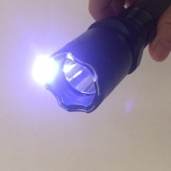 2025 taktisk lommelygte stun Gun til salg Genopladelig bærbar pistol sikker overlevelseslejr | POPOTR™
